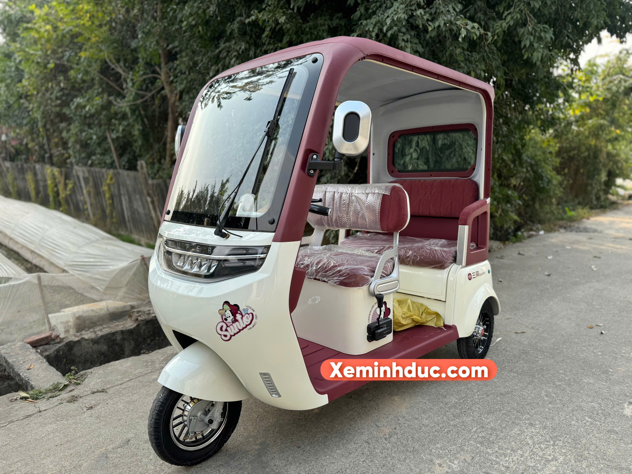 So sánh độ thoải mái khi ngồi lái xe điện ba bánh: Santong với xe ba bánh có mui trên thị trường - Xe Minh Đức